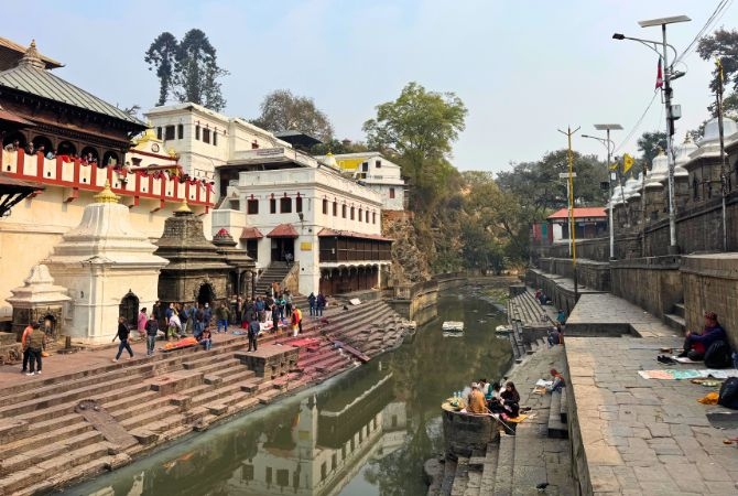 02/20 加德滿都:巴德崗杜巴廣場 → 帕斯帕提拉廟 → 博達哈大佛塔